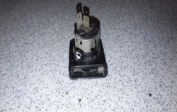 BMW 3 E46 12 V Socket (rear) 61346904008 6904008