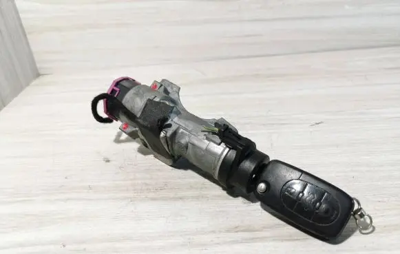 Audi A4 S4 B6 8E 8H Ignition lock 4B0905851G
