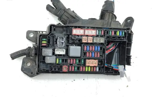 Toyota C-HR I Fuse module