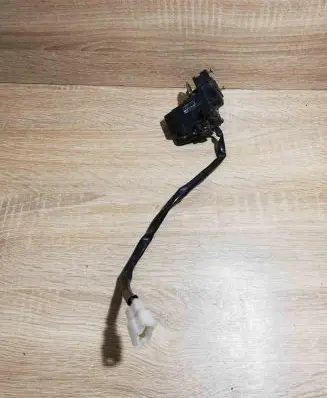 Mazda 626 Front door lock 1528007051