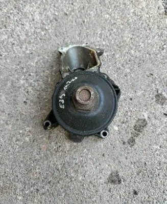 BMW 5 E39 Water pump 747758