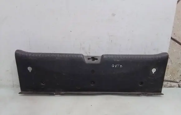 Trunk/boot sill cover protection