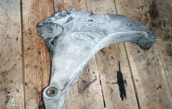 Volkswagen PASSAT CC Engine mounting bracket 03L199207