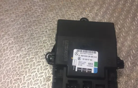 Mercedes-Benz B W245 Door control unit/module 1698202985 A1698202985