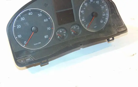 Volkswagen Golf V Speedometer (instrument cluster) 1K0920950K