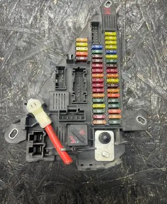 BMW 5 E60 E61 Fuse module 6906618 518336040 518956040