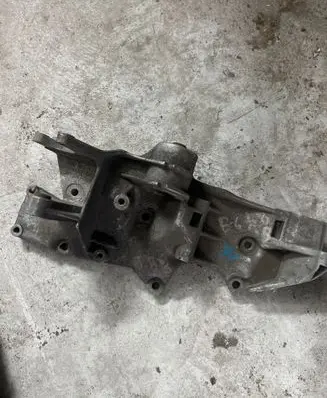 Volkswagen PASSAT B5.5 Generator/alternator bracket 06B903143N