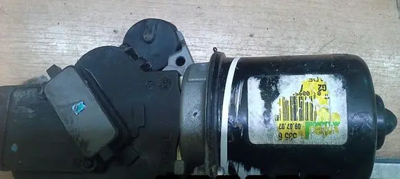 Peugeot 107 Rear window wiper motor