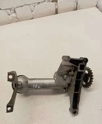 Mercedes-Benz Vito Viano W638 Oil pump 6011810101
