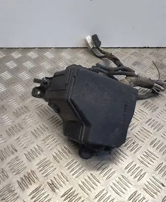 Toyota Yaris Fuse box set 821110DX60G 26072011 22141234