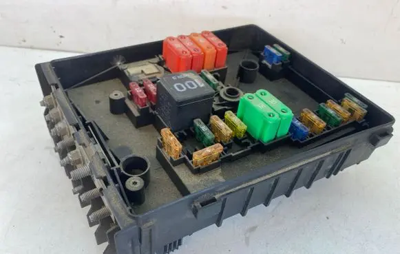 Volkswagen Touran I Fuse module 1K0937125A