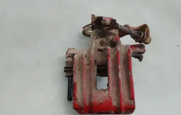 Volkswagen PASSAT B5.5 Rear brake caliper
