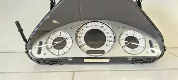 Mercedes-Benz E W211 Speedometer (instrument cluster) A2115408947 002486 110080284