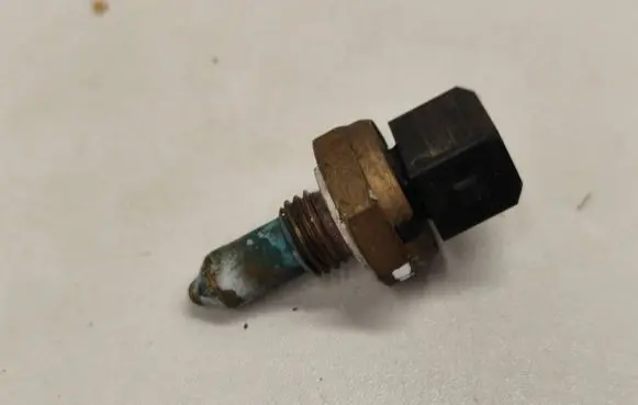 BMW 3 E90 E91 Coolant temperature sensor 94093 52208