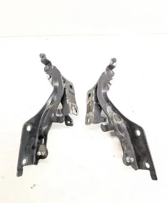Engine bonnet/hood hinges
