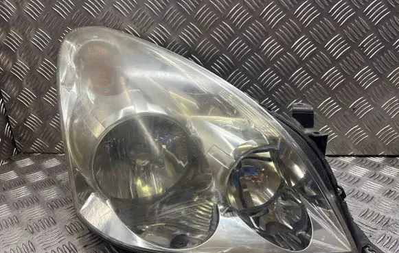Toyota Corolla Verso AR10 Headlight/headlamp
