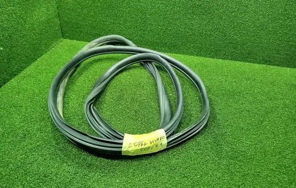 Opel Vivaro Front door rubber seal 