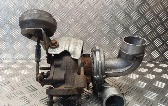 Toyota Avensis T250 Turbo 172010R041