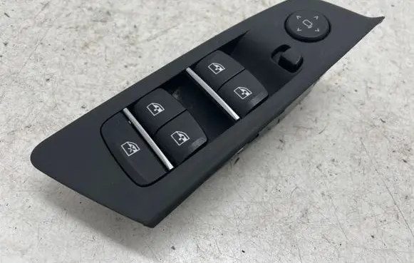 BMW 5 G30 G31 Electric window control switch 6832720