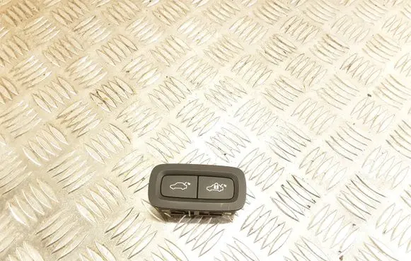 Volvo XC40 Tailgate/boot open switch button 31674801