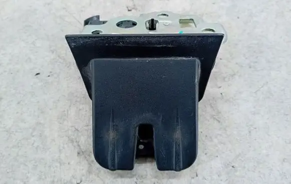 Audi A6 S6 C6 4F Tailgate lock latch 