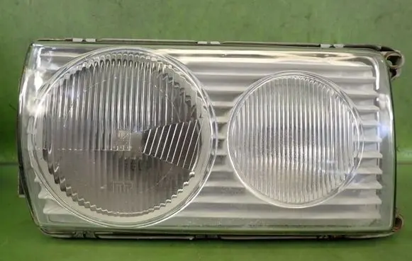 Mercedes-Benz W123 Headlight/headlamp 117779RE