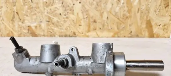 Master brake cylinder