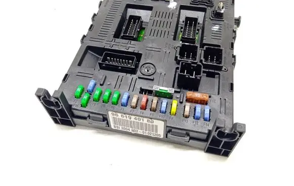 Peugeot 407 Fuse module 281174310A 9661940180 281171731B