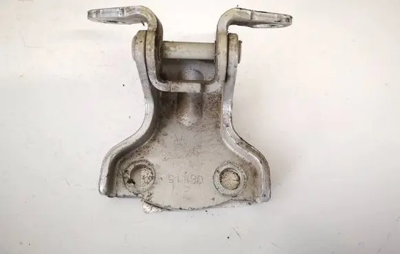 Chevrolet Captiva Rear door lower hinge