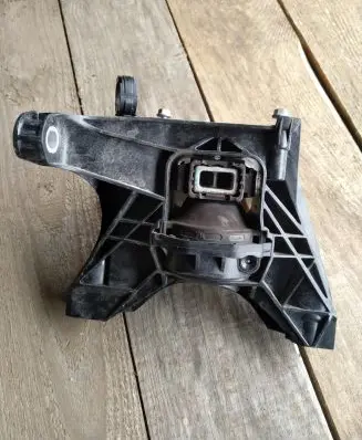 Citroen C5 Aircross Engine mount bracket