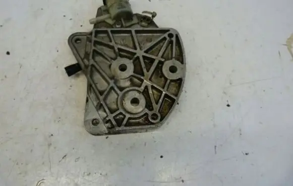 Gearbox mounting bracket