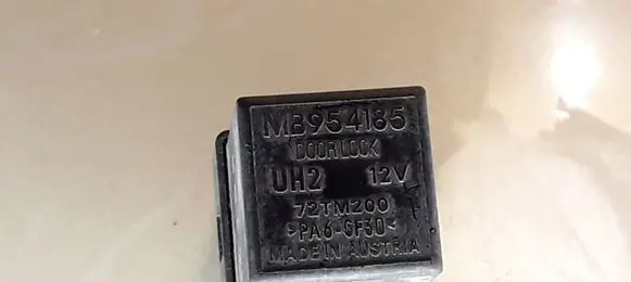 Mitsubishi Carisma Other relay MB954185