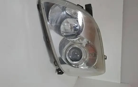 Toyota Avensis T250 Headlight/headlamp 0543
