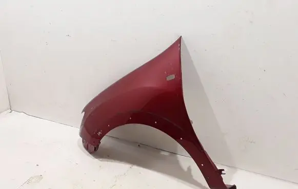 Dacia Sandero Fender 631013661R
