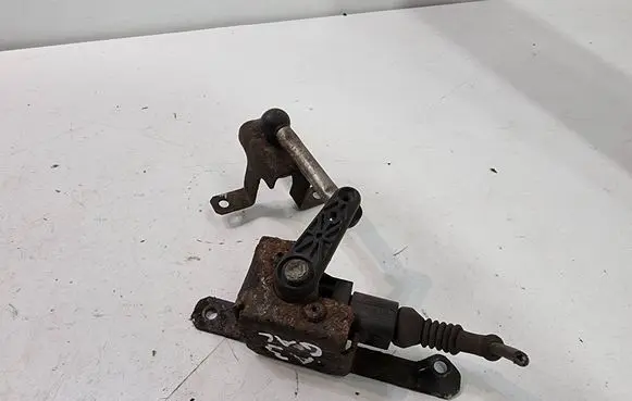 Audi A3 S3 8P Rear air suspension level height sensor 1K0941273L