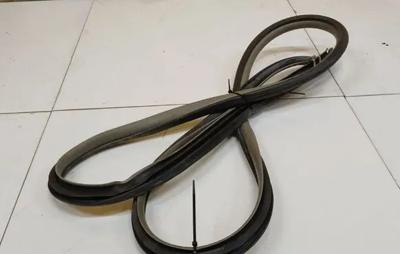 Toyota Yaris Rubber seal front coupe door 