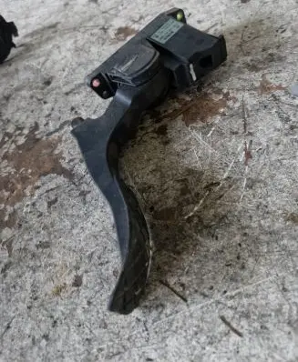 Volkswagen Golf IV Accelerator throttle pedal 1J1721503K 0281002342