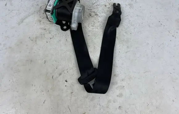 Rear seatbelt