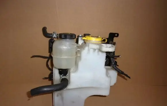 Jeep Wrangler Windshield washer fluid reservoir/tank P68436179AA
