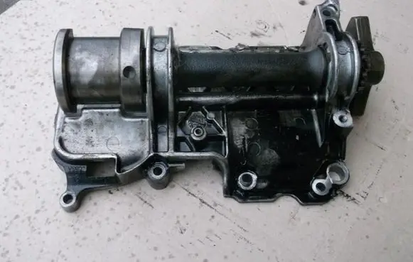 Volkswagen Polo IV 9N3 Oil pump 045103127B