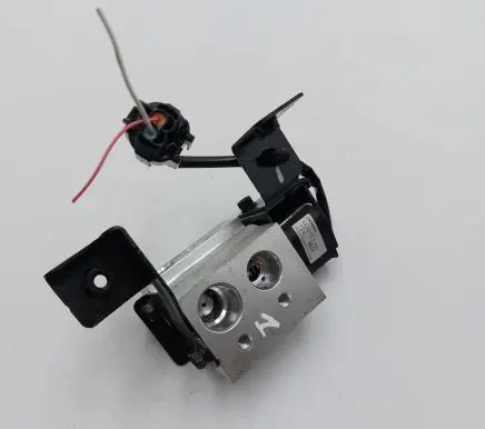 Nissan Leaf II (ZE1) Air conditioning (A/C) expansion valve 4433101360