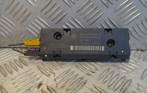 BMW 1 E81 E87 Antenna control unit 65206958900