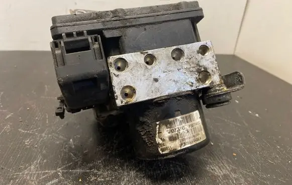 Volvo V70 ABS Pump P30714952 10020404894