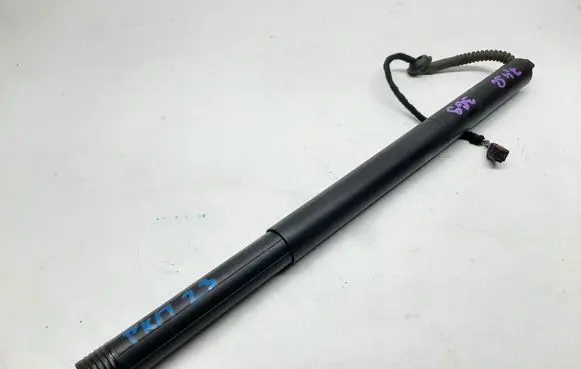 Volkswagen PASSAT B8 Tailgate strut ELEKTRYCZNIY