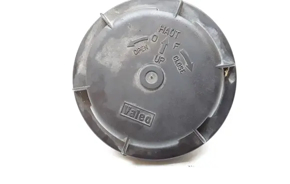 Volvo V70 Headlight/headlamp dust cover 89001811