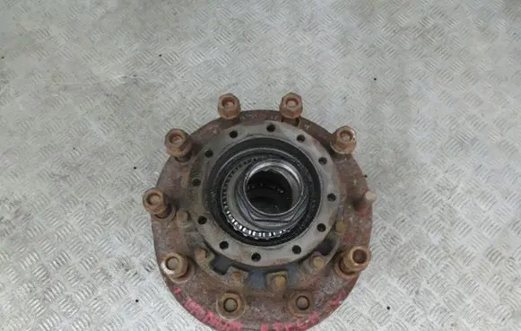 Renault 19 Front wheel hub PIASTAOYSKO