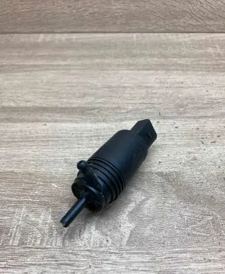 BMW 5 E39 Windscreen/windshield washer pump 8377612