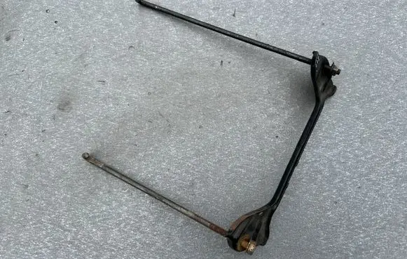 Nissan Patrol Y60 Battery bracket 24420M6600 2442589901 2442589903