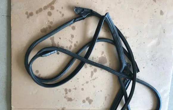 Audi A7 S7 4K8 Front door rubber seal 4K8831707
