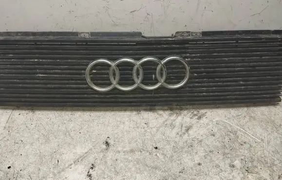 Audi 80 90 B2 Front bumper upper radiator grill 811853655